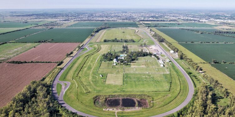 Pullaro presentó la modernización del Autódromo Ciudad de Rafaela y anunció el regreso del TC a la región”.