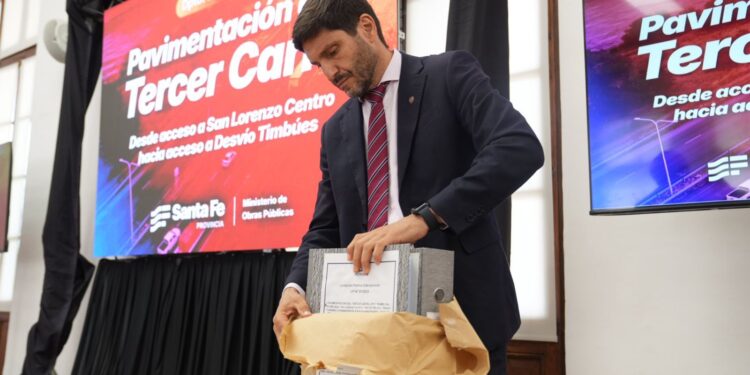 Pullaro licitó el segundo tramo del tercer carril de la autopista Rosario-Santa Fe, otra inversión logística para la provincia.