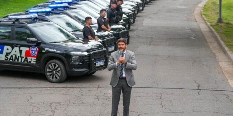 Pullaro recordó que “hace tres años los santafesinos no podían salir a la calle” y que hoy “el sueño de tener orden concretando”.