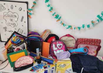 Villa Ocampo: Espacio Abierto entregó kits escolares reunidos en una colecta solidaria.