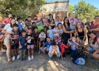 Juventud Radical de Villa Ocampo inició el 2026 con una colecta solidaria de útiles escolares.