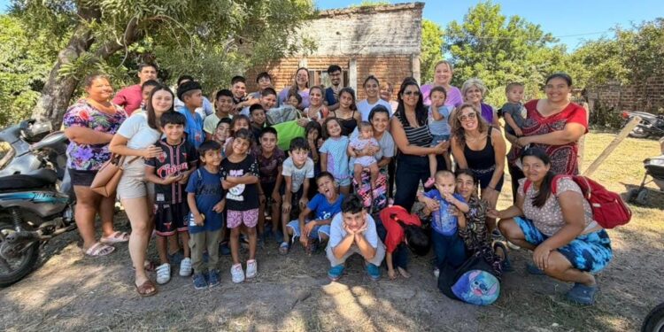 Juventud Radical de Villa Ocampo inició el 2026 con una colecta solidaria de útiles escolares.