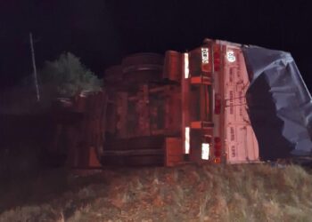 El Rabón: un camionero fue hospitalizado tras despistar y volcar sobre Ruta 11.