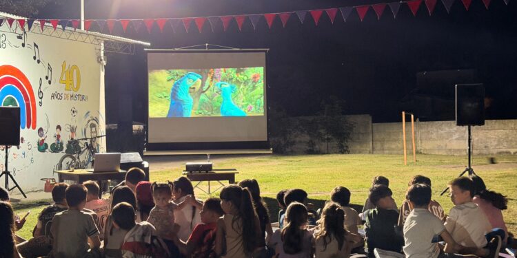 VILLA OCAMPO : SE REALIZÓ “NOCHES MÁGICAS EN EL CAF” CON GRAN PARTICIPACIÓN DE FAMILIAS.