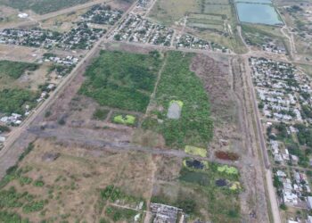 VILLA OCAMPO: AVANZAN LOS TRABAJOS DE LIMPIEZA Y APERTURA DE CALLE EN EL PREDIO DEL EX INGENIO ARNO.