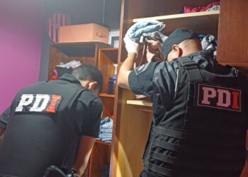 Golpe al microtráfico en San Javier: la PDI detuvo a 15 personas en once allanamientos.