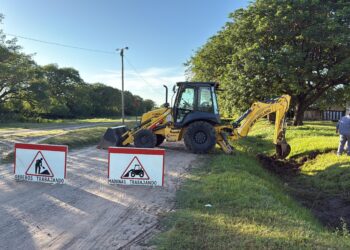 Se solicita circular con precaución por trabajos en la red de agua en Isleta Centro.