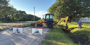 Se solicita circular con precaución por trabajos en la red de agua en Isleta Centro.