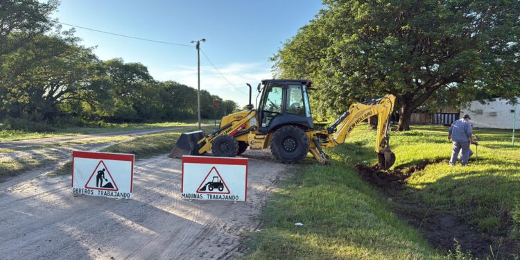Se solicita circular con precaución por trabajos en la red de agua en Isleta Centro.