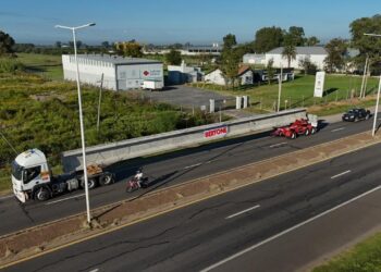El nuevo Puente Carretero recibió la primera viga fabricada en Santa Fe.