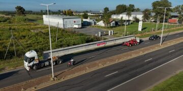 El nuevo Puente Carretero recibió la primera viga fabricada en Santa Fe.