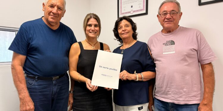 Mancini firmó un convenio de colaboración con el Club de Abuelos de Villa Ocampo.