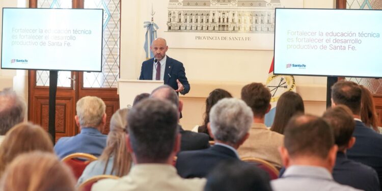 Ante la caída en los recursos que envía Nación, Santa Fe crea un fondo propio para sostener la educación técnica.