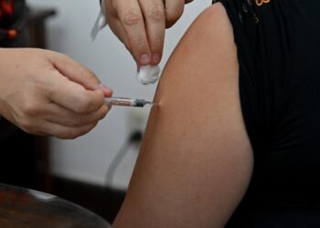 Vacunación antigripal: Provincia vacunó a más de 82 mil santafesinos en los primeros nueve días de campaña.