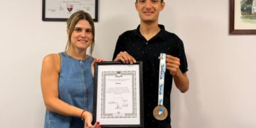 Orgullo Santafesino; Mancini reconoció al campeón argentino Martín Deltín.