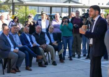 Pullaro: “La obra pública provincial sostiene el empleo de 40.000 familias en Santa Fe”.