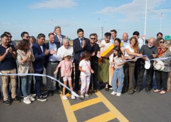 Provincia inauguró obras viales y deportivas en el departamento General López.