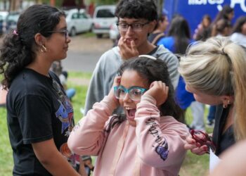 Santa Fe Acá y Ver para Ser Libres: más de 4.200 lentes entregados para mejorar la vida y el aprendizaje de chicos en toda la provincia.