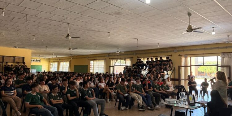 Se realizó con éxito la 1° charla de oratoria en Villa Ocampo.