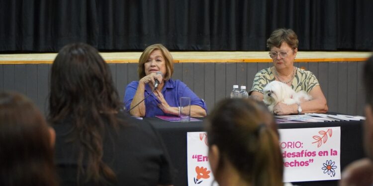 Villa Ocampo: Se realizó el conversatorio “Empoderamiento y desafíos en la igualdad de derechos”.