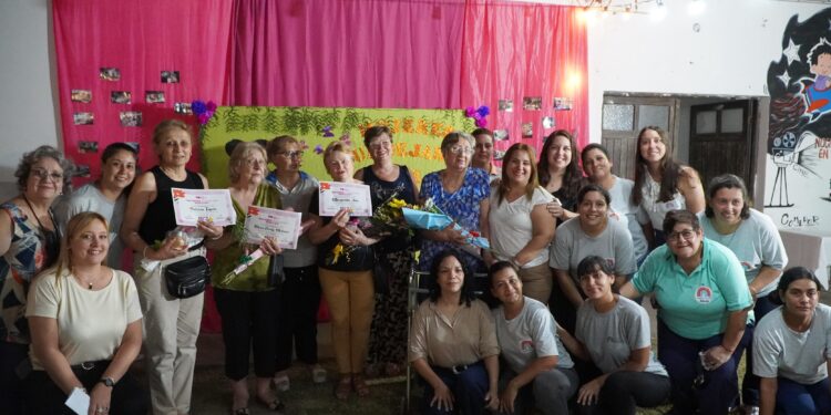 Villa Ocampo: Emotivo cierre del Mes de la Mujer con reconocimientos y expresiones artísticas.