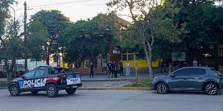 San Cristóbal: el Gobierno Provincial aborda con equipo interministerial el hecho ocurrido en una escuela.