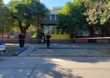 San Cristóbal: estudiantes reciben asistencia médica tras el hecho ocurrido en una escuela y están fuera de peligro.