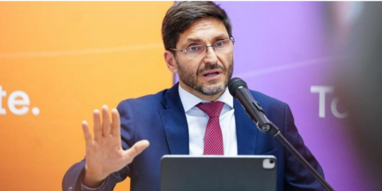 Pullaro impulsa la adhesión de Santa Fe a la Ley Antimafia para endurecer la lucha contra el crimen organizado.