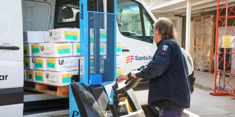 Santa Fe envió a Tucumán 40 mil repelentes de producción propia ante la emergencia por inundaciones.