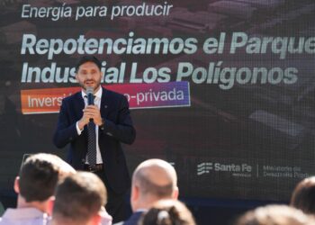 Pullaro inauguró una obra energética en Los Polígonos para ampliar la producción y generar más empleo.