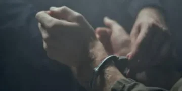 Imputaron y dejaron en prisión preventiva a una madre porque violaba sexualmente a su propio hijo adolescente.