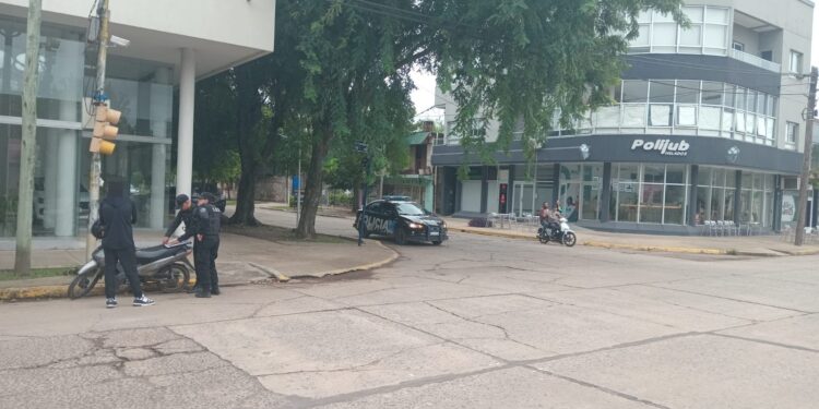 Villa Ocampo: aprehendieron a un joven por tenencia de cocaína tras un control vehicular.