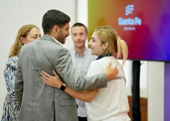 Pullaro impulsa una inversión de casi $ 10.000 millones para sumar 88 ambulancias y fortalecer el sistema de salud pública.