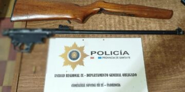 Florencia: aprehendieron a un hombre por tenencia indebida de arma de fuego en un control sobre Ruta 11.