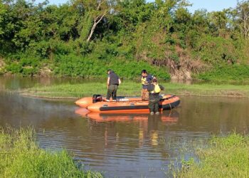 Ampliamos: Florencia: rescataron los cuerpos de los dos adolescentes que se ahogaron en el arroyo Tapenagá.