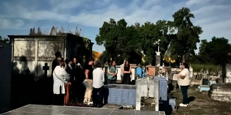 Villa Ocampo : Se realizó con éxito el paseo guiado en el Cementerio de Isleta en el marco de la Agenda de Semana Santa 2026.