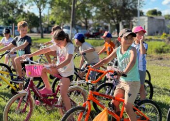 Villa Ocampo impulsa Escuelas Deportivas para niños y niñas en los barrios.