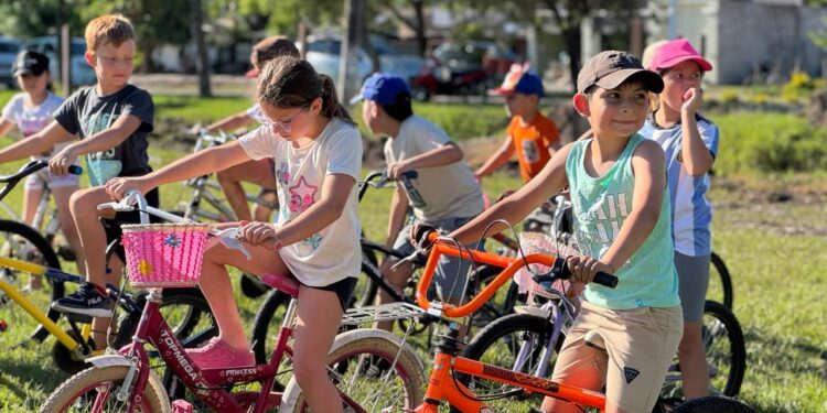 Villa Ocampo impulsa Escuelas Deportivas para niños y niñas en los barrios.