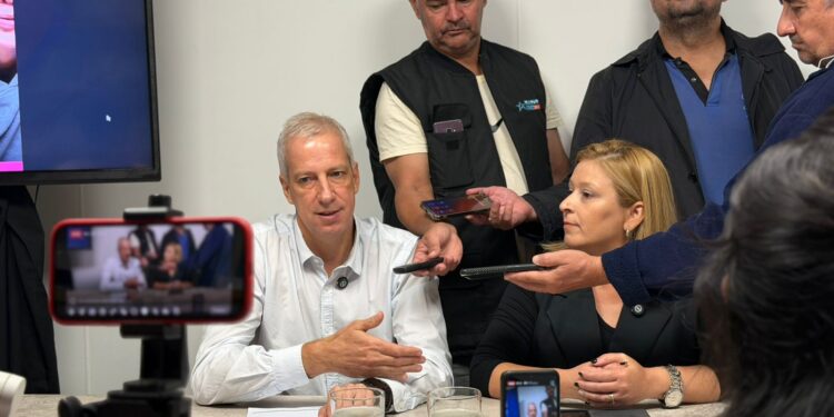 Se lanzó “HackIA el Bullying”, un concurso que une inteligencia artificial y convivencia en las escuelas.