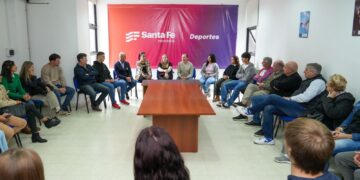 Provincia entregó aportes económicos a deportistas que competirán en los Juegos Suramericanos de la Juventud 2026.