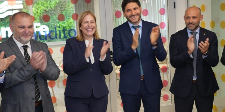 Pullaro inauguró una embajada comercial y productiva de Santa Fe en CABA para impulsar negocios y vínculos institucionales.