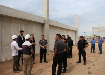 Autoridades de Mendoza y Neuquén visitaron Santa Fe para conocer su modelo de seguridad y gestión penitenciaria.