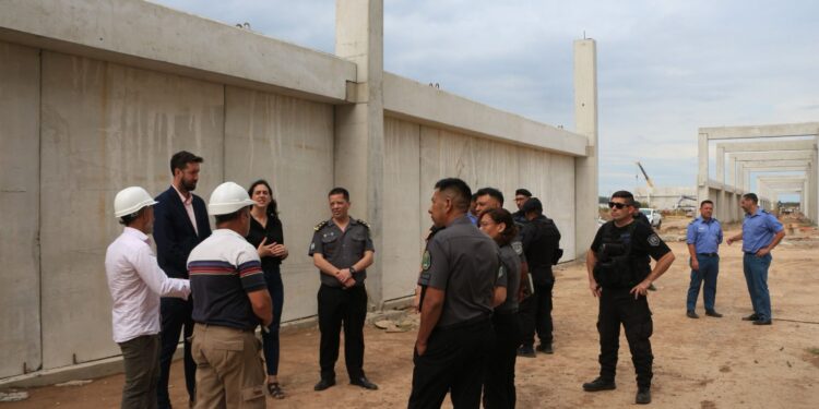 Autoridades de Mendoza y Neuquén visitaron Santa Fe para conocer su modelo de seguridad y gestión penitenciaria.