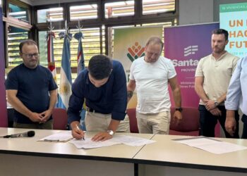 El Gobierno Provincial continúa recuperando obras abandonadas por Nación y reactivó 16 viviendas en Lanteri.