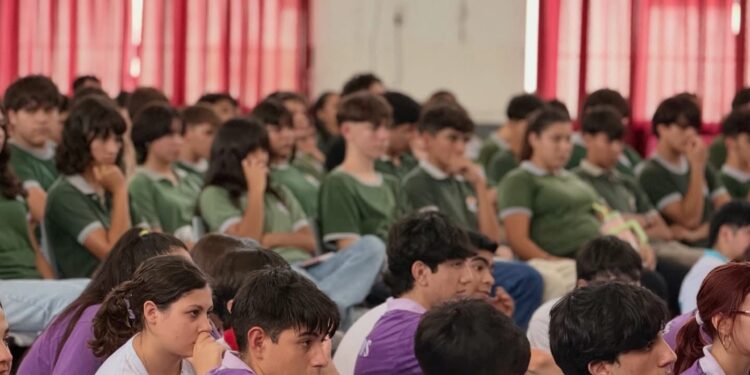 Charla sobre bullying, grooming y ciberacoso en Villa Ocampo.