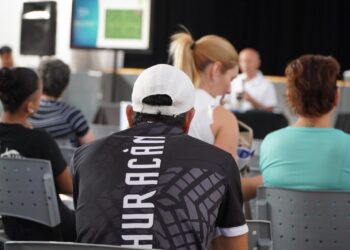 Villa Ocampo: Charla informativa sobre programas de apoyo al deporte comunitario.