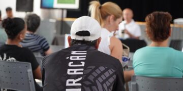 Villa Ocampo: Charla informativa sobre programas de apoyo al deporte comunitario.