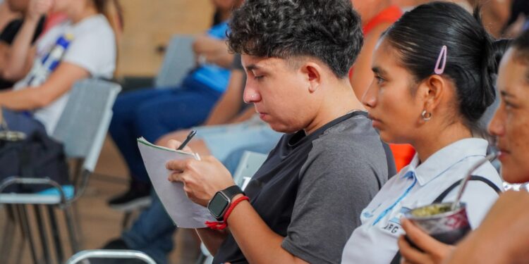 Última jornada clínica para entrenadores de fútbol infantil en Villa Ocampo.