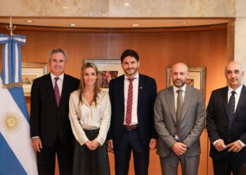 Pullaro llevó al canciller Quirno un documento en defensa de la producción santafesina de biodiésel.