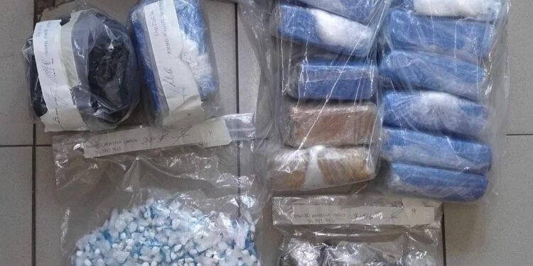 Golpe de PDI con el secuestro de más de 6 kilos de marihuana y más de 200 gramos de cocaína en Rosario.